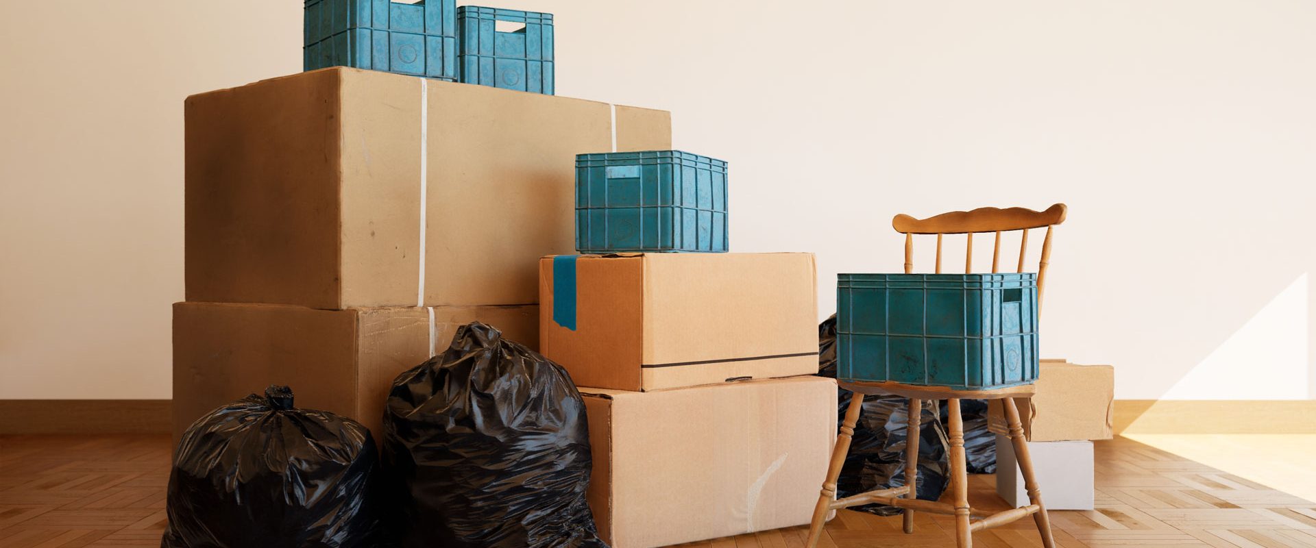 3d-rendering-cardboard-moving-boxes-floor-empty-room