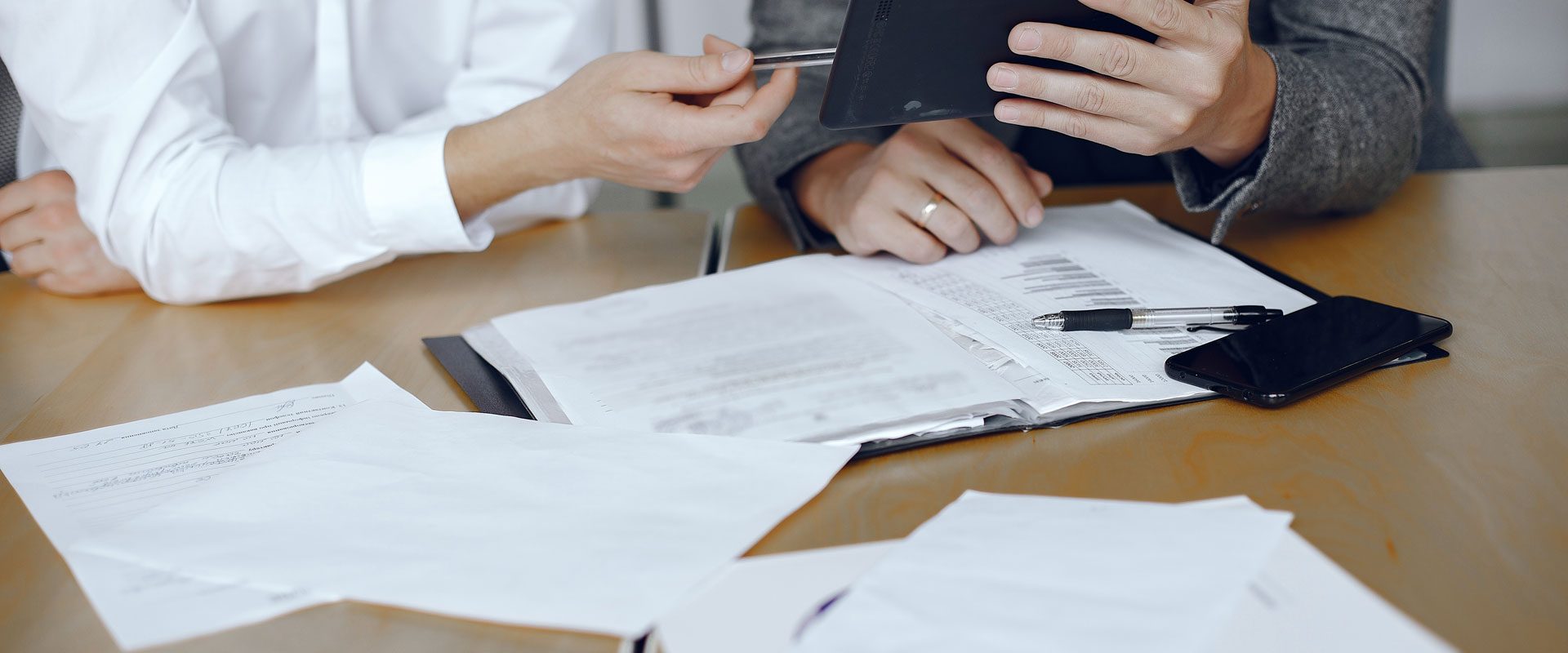business-men-sitting-lawyers-s-desk-people-signing-important-documents