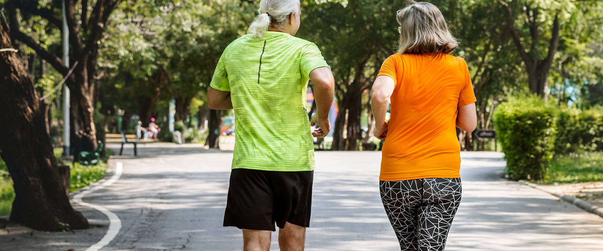 couple-running-together-race