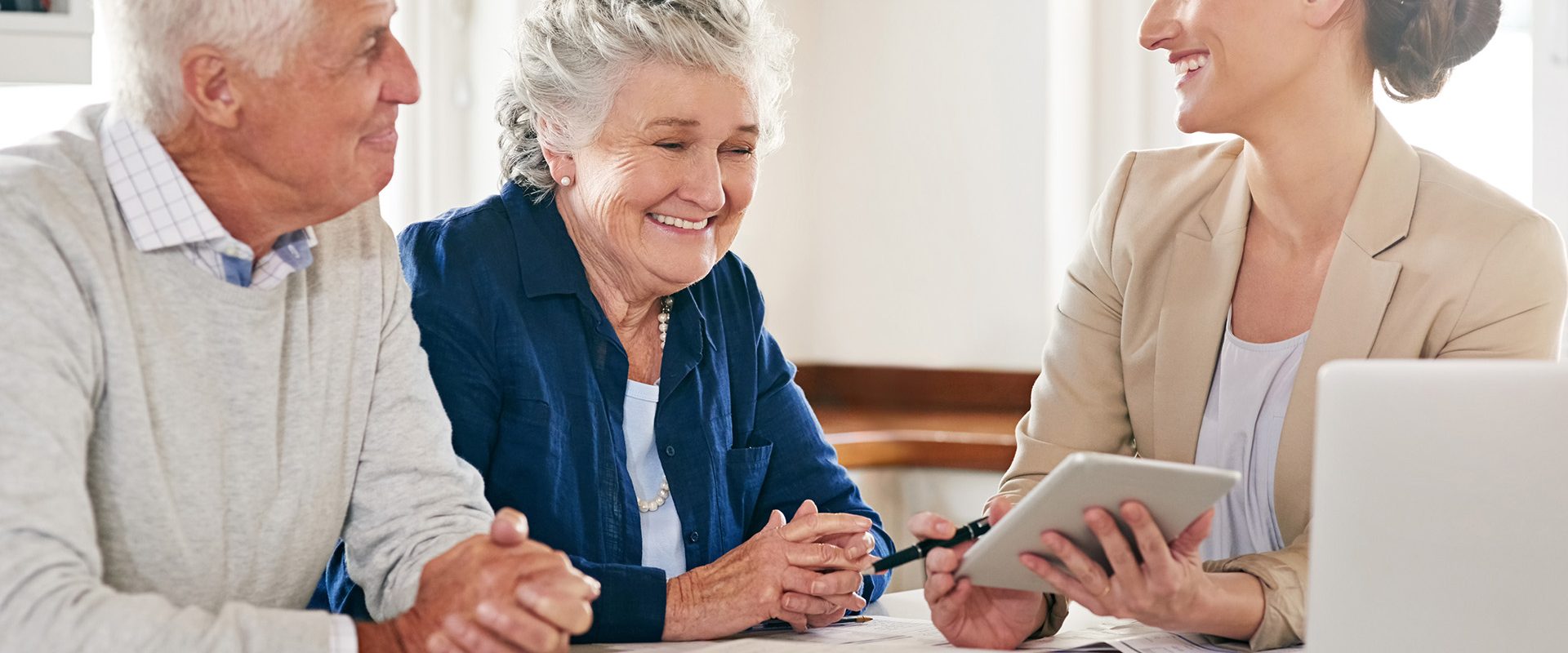 it-pays-plan-properly-future-cropped-shot-senior-couple-getting-advice-from-their-financial-consultant