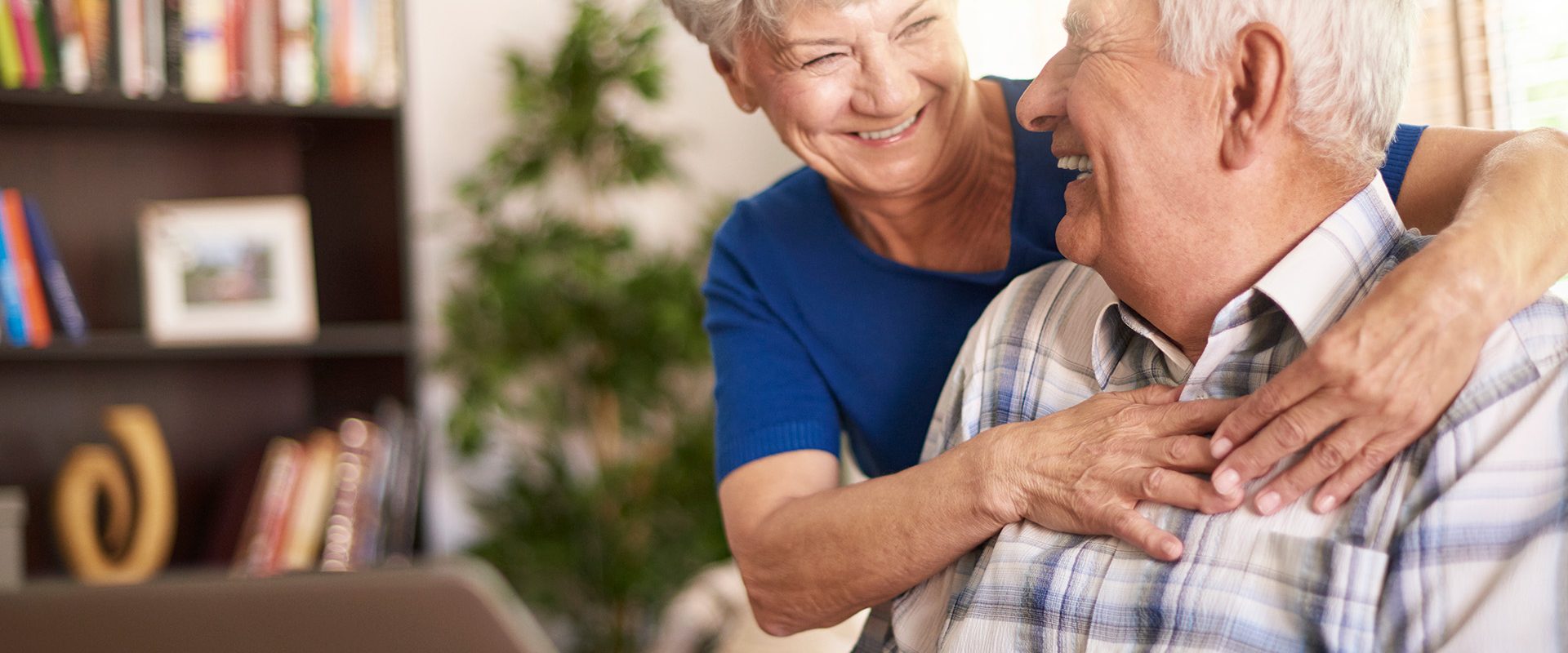 senior-marriage-using-laptop-living-room