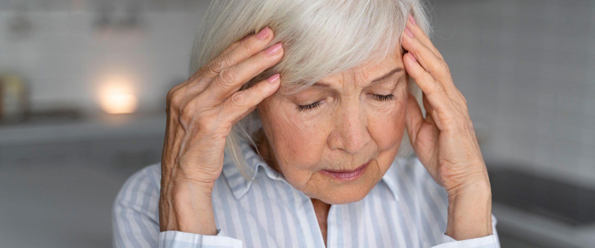 senior-woman-confronting-alzheimer-disease